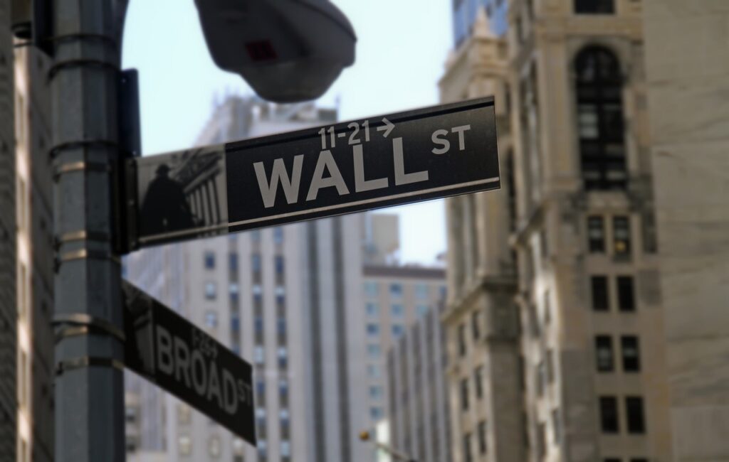 Wall Street Lowers with Ukraine crisis